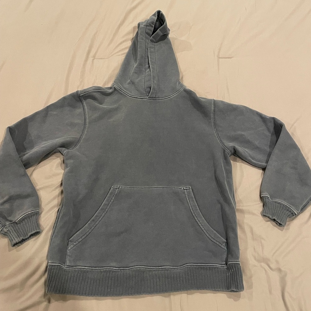 Elwood washed navy sweatshirt.